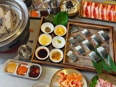 -围炉肉舍•炭烤活鳗•丹东海鲜烤肉(步行街店)