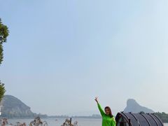 -英德宝晶宫天鹅湖茶语温泉