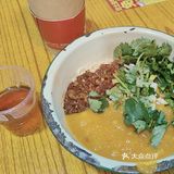 男朋友是被这家的牛肉吸引，点了份蹄花面牛筋