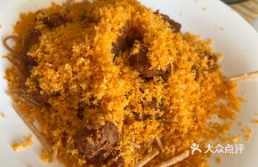 Garlic-Scented Spare Ribs with Fried Noodles