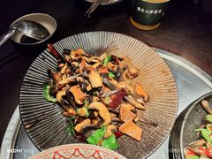 特色炒杂菌-芸鲜季·云南野生菌餐厅· 云南风物味研社(闵行店)