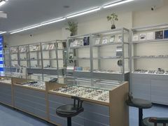 -无奔眼镜·蔡司·依视路授权店(马家堡店)