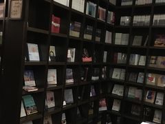 -钟书阁(松江泰晤士小镇店)