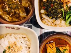 酸辣笋丝米粉-双燕楼·手工馄饨·汤面小吃(世纪汇店)