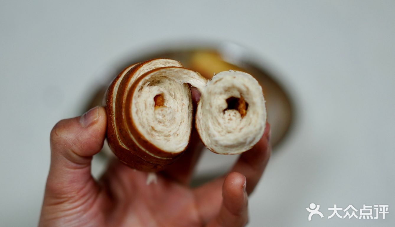 花生酱碱水海盐卷两个盐卷的纹路极其漂亮,层次也特别好