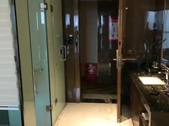 -红方格精致酒店(泸州金融中心万象汇店)