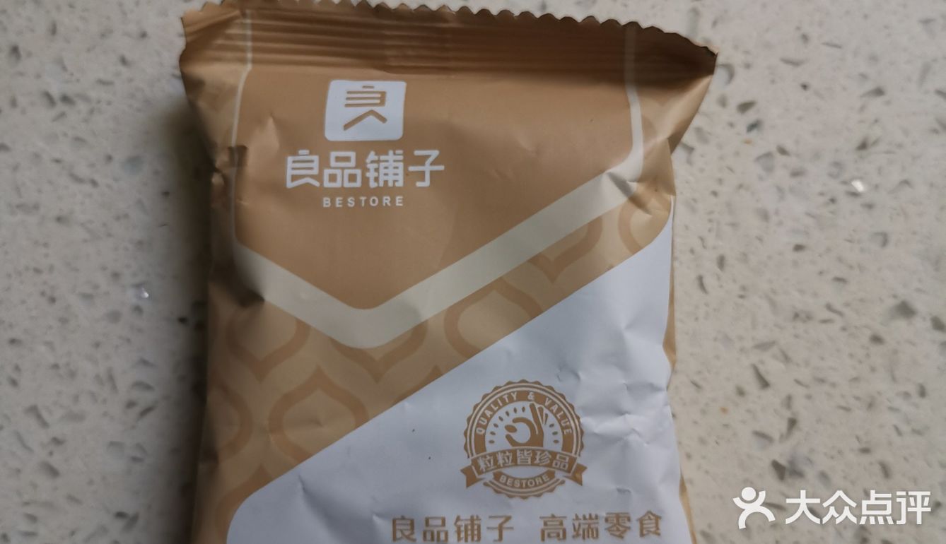 街上的人明显多了起来，躲起来了