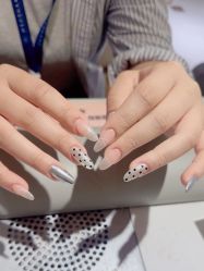 -丽心自助美甲美睫