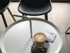 拿铁-UNI UNI(环亚凯瑟琳店)