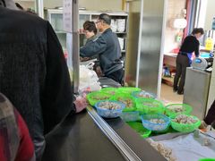 自助取餐区-周震馄饨