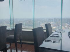 -荣誉国际酒店-云顶旋转餐厅