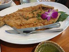 -Chom Cafe and Restaurant