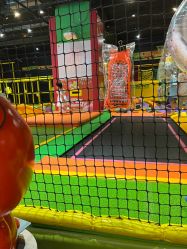 -蹦蹦跳跳(新奥购物中心店)