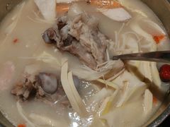 -三人行骨头王火锅(长寿店)