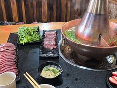 -果松木炭酸菜铜火锅·外婆参鸡汤