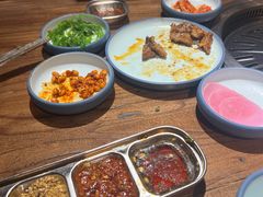 -明洞阿姨·韩式酱蟹烤肉·创意料理(三元桥店)