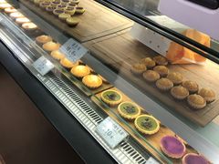 面包甜点陈列柜-芳叔(东方宝泰店)