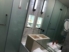 -上海滴水湖皇冠假日酒店