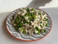 小葱拌豆腐-望湖烤鱼