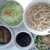 店里的客人不少,老板很热情。虽然只是家面馆