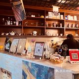 漫步进这家咖啡馆，发现老板的品味贯穿于每一寸空间