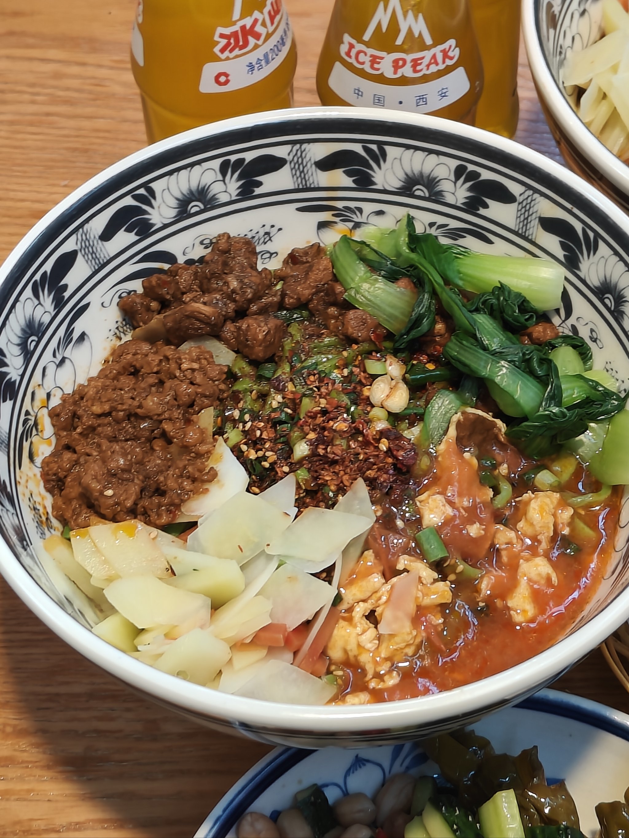 正宗油泼面,就选三秦香招牌四合一!