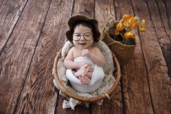 -金色童年新生儿满月摄影(包头店)