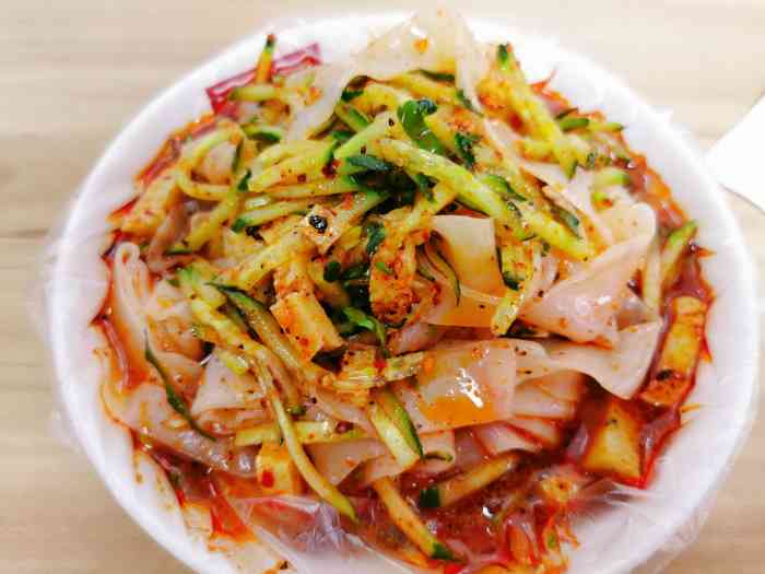 宝鸡凉皮(金盛路店)-"大晚上的饿了,忽然间特别想吃肉夹馍.本来.