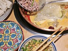 -洱火云南酸菜牛肉火锅(石景山当代商城店)
