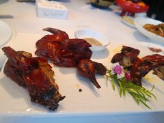 吊烧乳鸽-鱼翅楼·津派砂锅鱼翅(水上公园店)