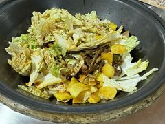 小鸡炖磨茹-粘豆包柴火铁锅炖