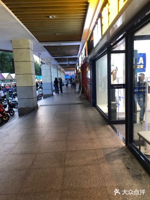 百联临沂购物中心(临沂路店)图片