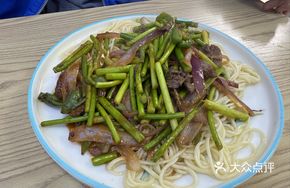 Garlic Chives Beef Noodles