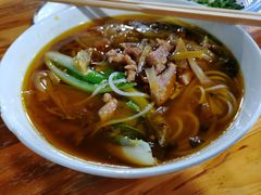 酸菜肉丝米线-越洋肖氏老米线(杨家坪店)