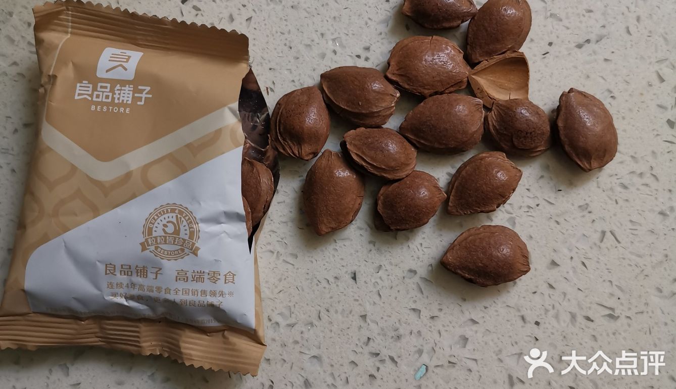 街上的人明显多了起来，躲起来了