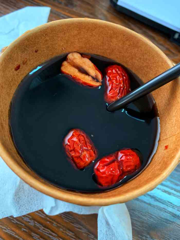 梅事儿酸梅汤-"某次从我们的据点吃完饭出来无意间发现的小.