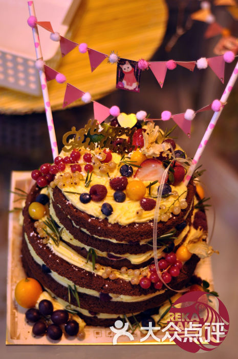 三层庆典裸蛋糕