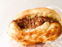烧饼夹牛肉-老西关黄老太牛肉烧饼