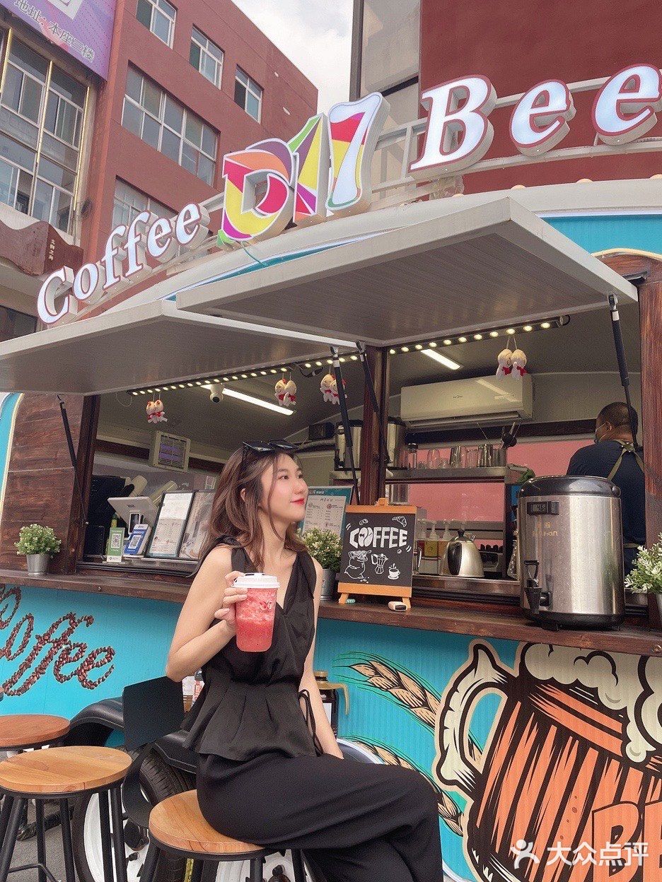 济南首家｜巴士移动饮品车🚌也太好拍了叭 ❗️