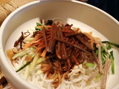 -云海肴·汽锅鸡·云南菜(天山百盛优客店)