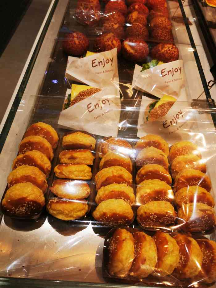 华丰贺氏(元帅店)-"蛋糕比较粗糙,卖相不好,口味也一般!