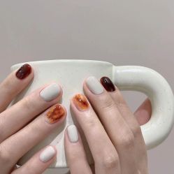 -花岐款式专研健康美甲沙龙