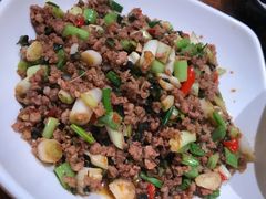 韭菜花炒肉沫-老滇山寨•云南特色菜•地方菜•民族风情歌舞表演(金碧店)