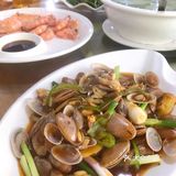 热热热，太热了。海边玩水了[糖果]