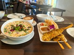 -Chom Cafe and Restaurant