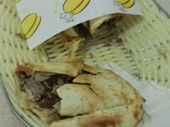 熏肥肠鞋底火烧-宝光熏肉鞋底火烧(新街口店)