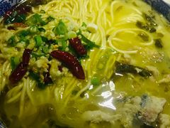 老坛酸菜黑鱼面-轻捞慢起面馆(新世界百货店)