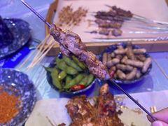鲜肉现穿羊肉串-夜火烤摊·东北烧烤酒场·老杨小黄鱼