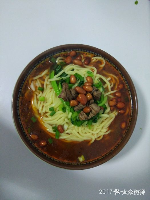 李记砂锅米线红烧牛肉面图片