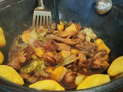 -粘豆包柴火铁锅炖